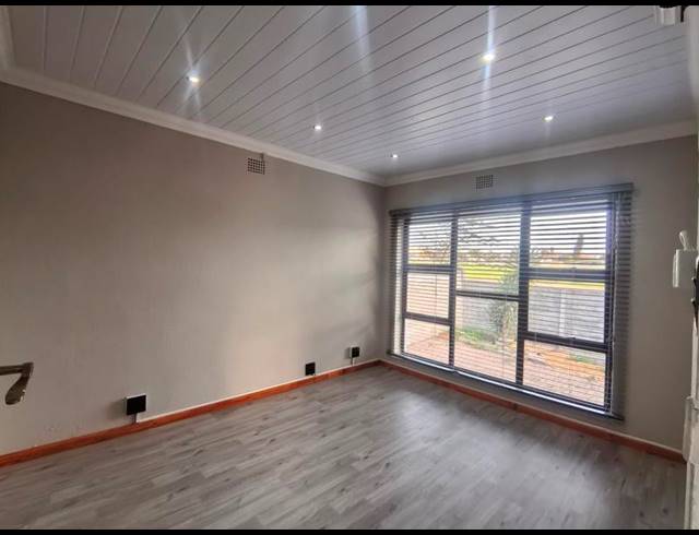 3 BEDROOM PROPERTY TO RENT IN WINDSOR PARK ESTATE
